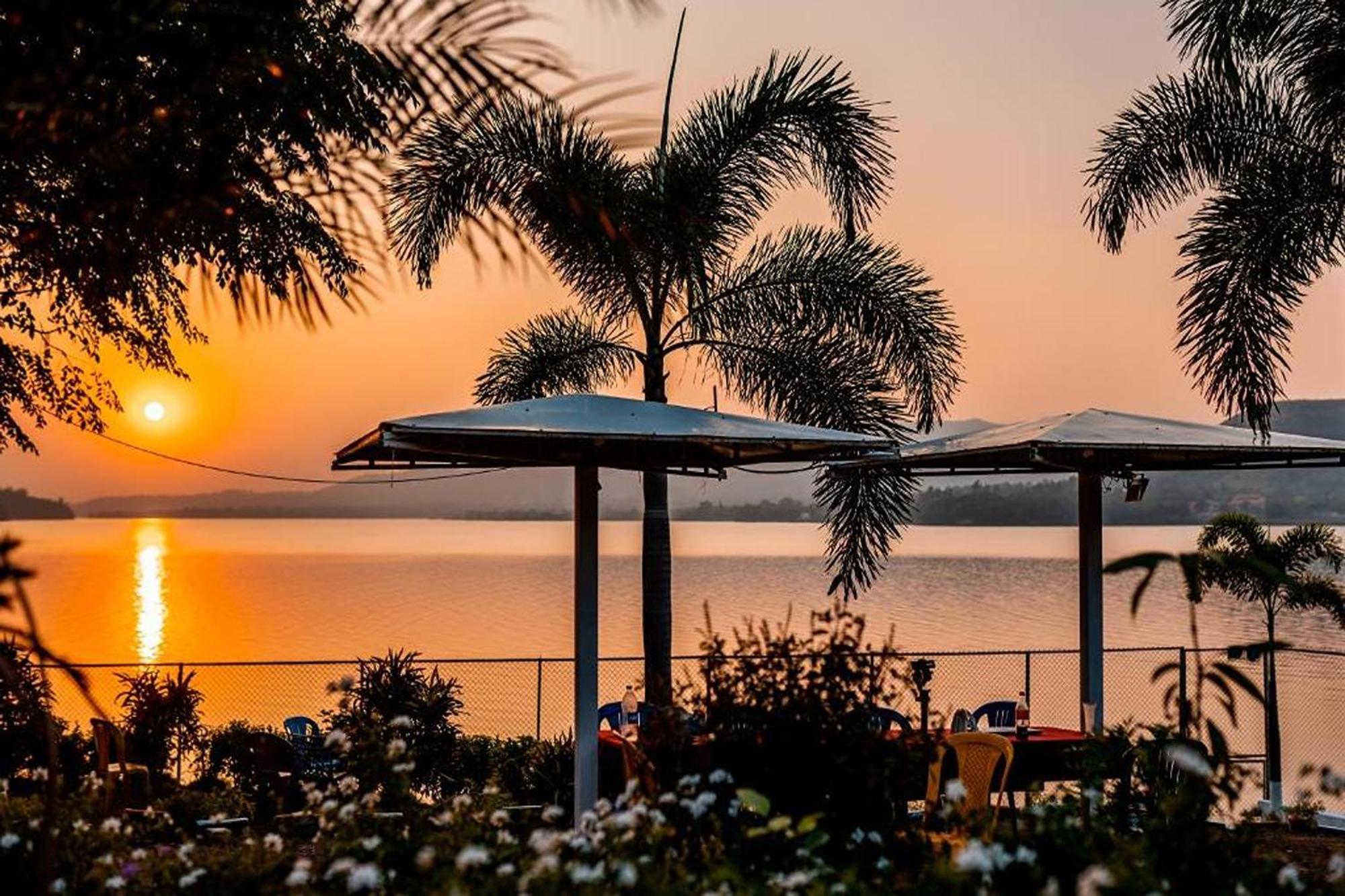 Sunshine Resort Πούνε Εξωτερικό φωτογραφία